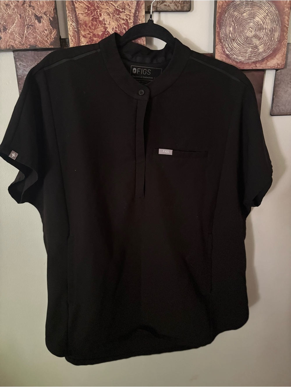Figs Woman’s Black Short-Sleeve Henley Polo